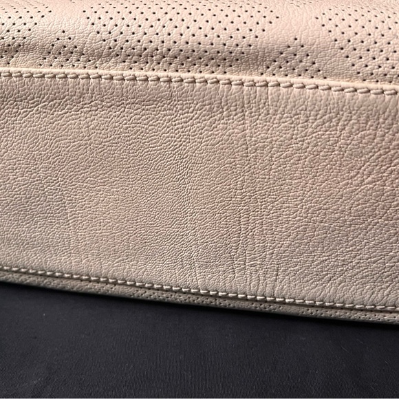 Chanel Cream Tote Bag with Textured Canvas and Iconic CC Logo - Picture 12 of 16